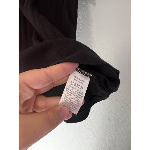 Black Everlane shirt with a Lace like pattern detail - Picture 7 of 7